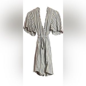 Women’s Francesca’s blue rain striped romper size med NWT*🩵🤍🩶